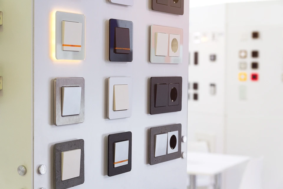 Scène intérieure d'un tableau électrique professionnel